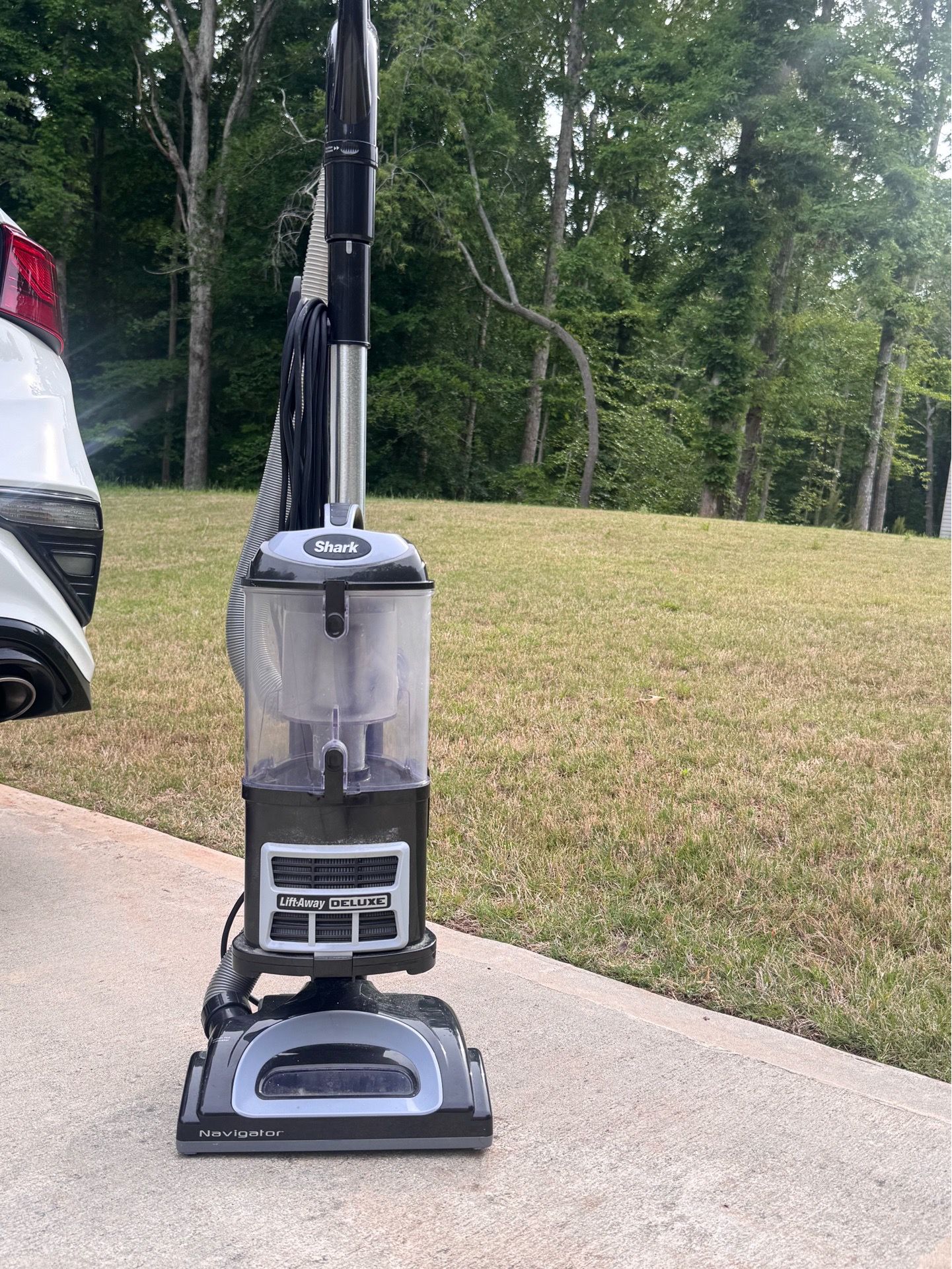 Shark Navigator Lift Away Vacuum • HEPA • Pet Hair • Strong Suction