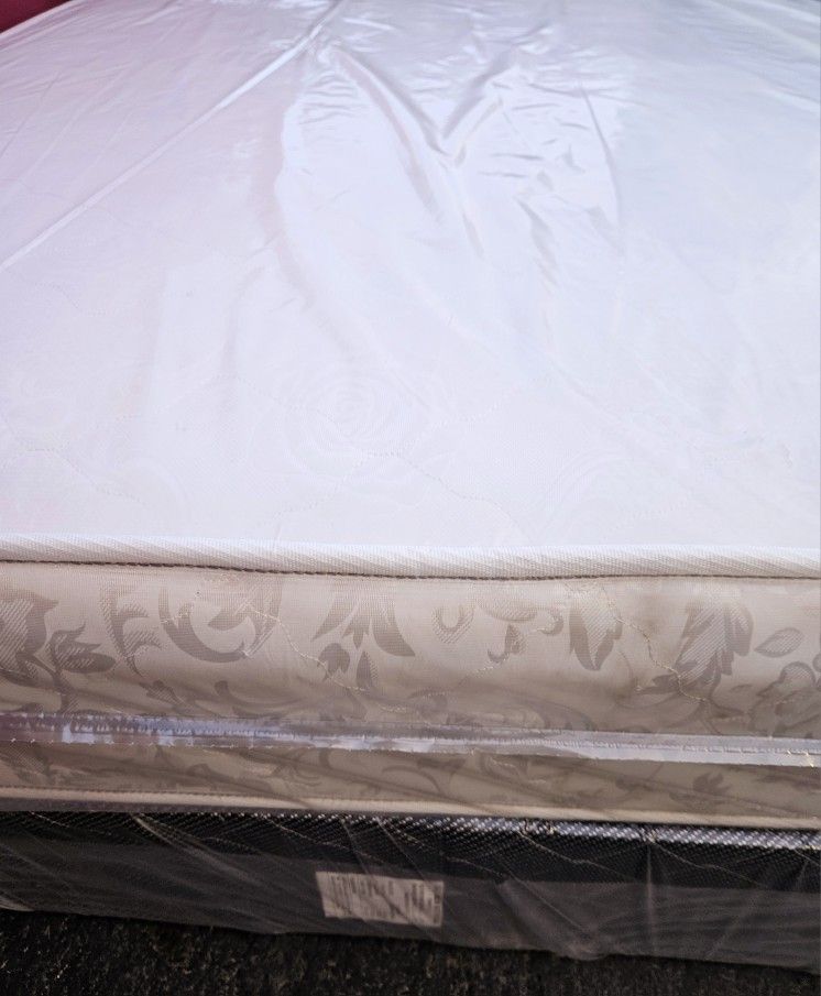 BRAND NEW  !!! QUEEN SET $189 --- MATTRESS AND BOX SPRING