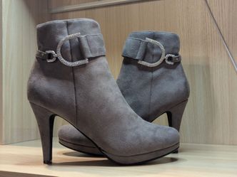 "Dream Pairs" Ankle boots with heels