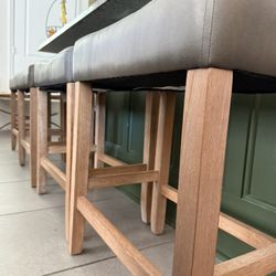 4 counter stools 