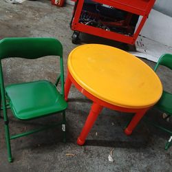 2 Small Chairs Cushioned & Plastic  Small Table All $7