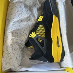 Air Jordan 4’s Thunder ( 2023 )