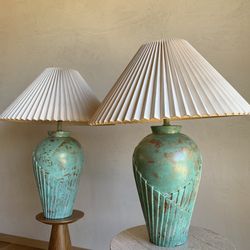 STUNNING PAIR VINTAGE RETRO POST MODERN LAMPS w Pleated Linen Shades Turquoise Gold MINT CONDITION DESIGN PIECES 