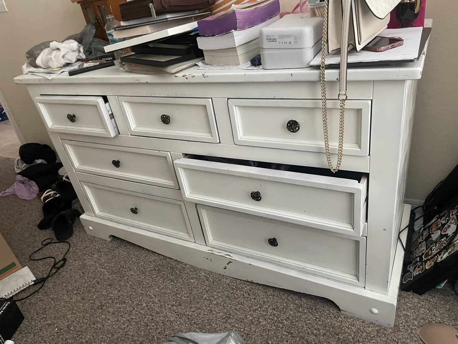 Free Dresser Set