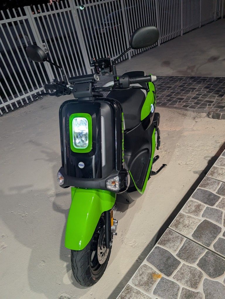 vendo 1100 2500 millas 2024 todo funciona bien 150cc