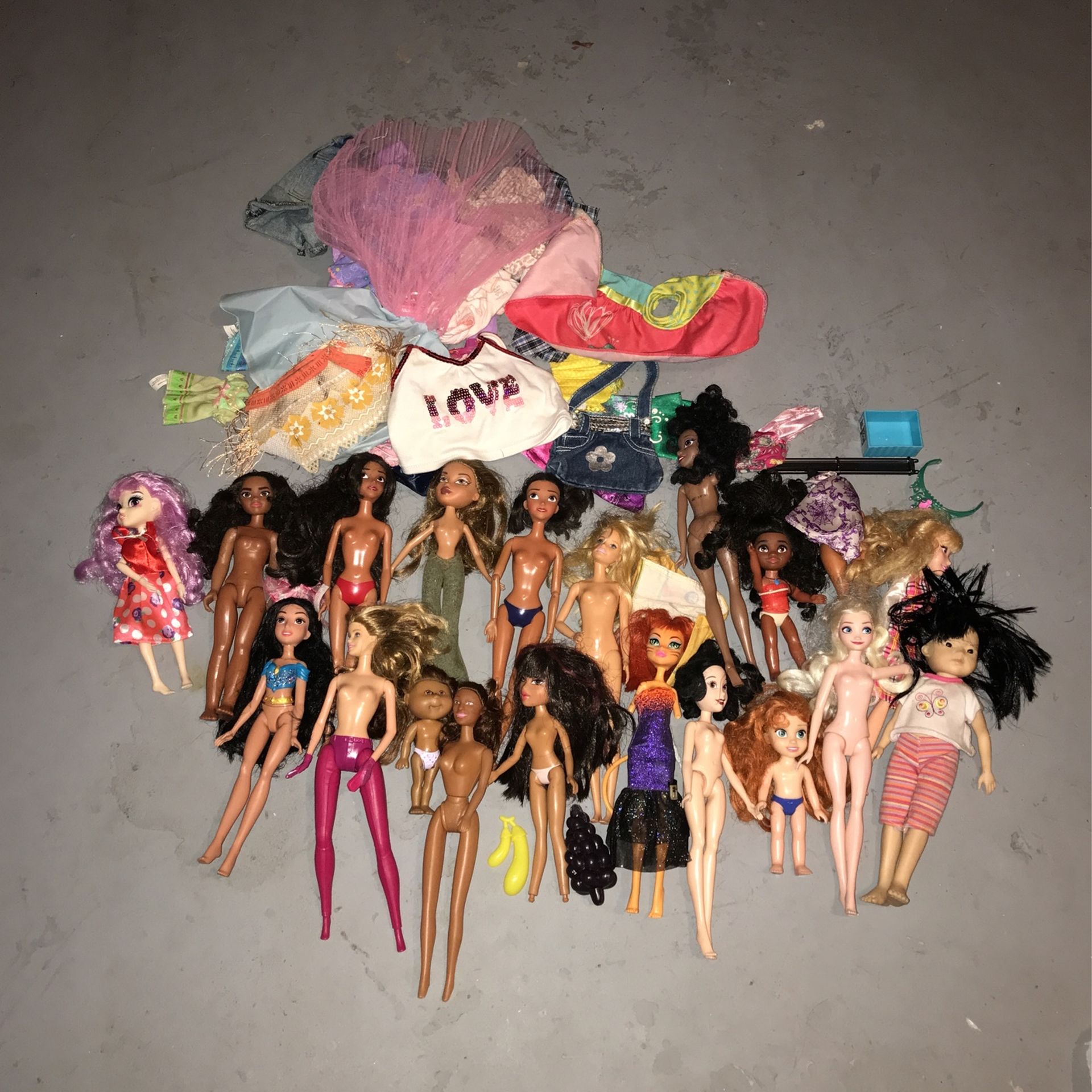 Barbies N Dolls N Barbie Clothes
