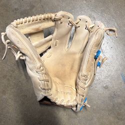 Marucci Infielder Baseball Mit  Model #AS43A2 Ascesion Series 11.5”