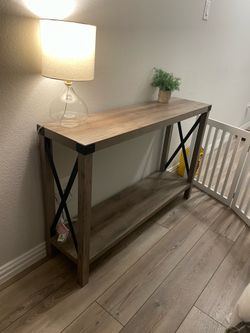 Farmhouse hallway table with lamp