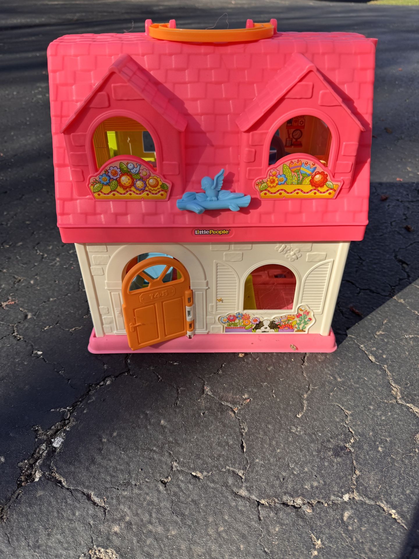 Mini Toy House, Plays Sounds