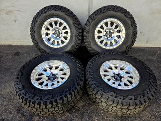 17" METHOD rims w/ 33" Mickey Thompson AT tires