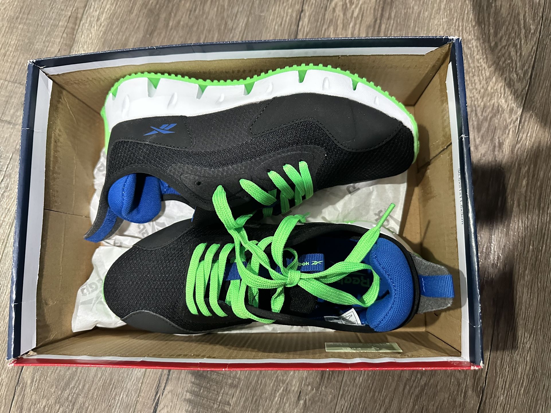 Brand new With Box Boys kids Shoes reebok Size 4M