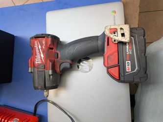 Milwaukee 3/8” 600 FT-LBs Impact Wrench With 5Ah Battery m18 2960-20