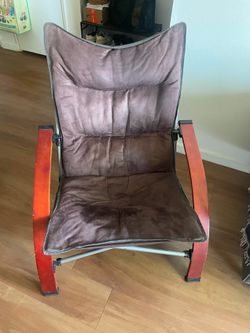 Foldable suede chair