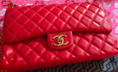 Red cross body hand bag 👜  medium size