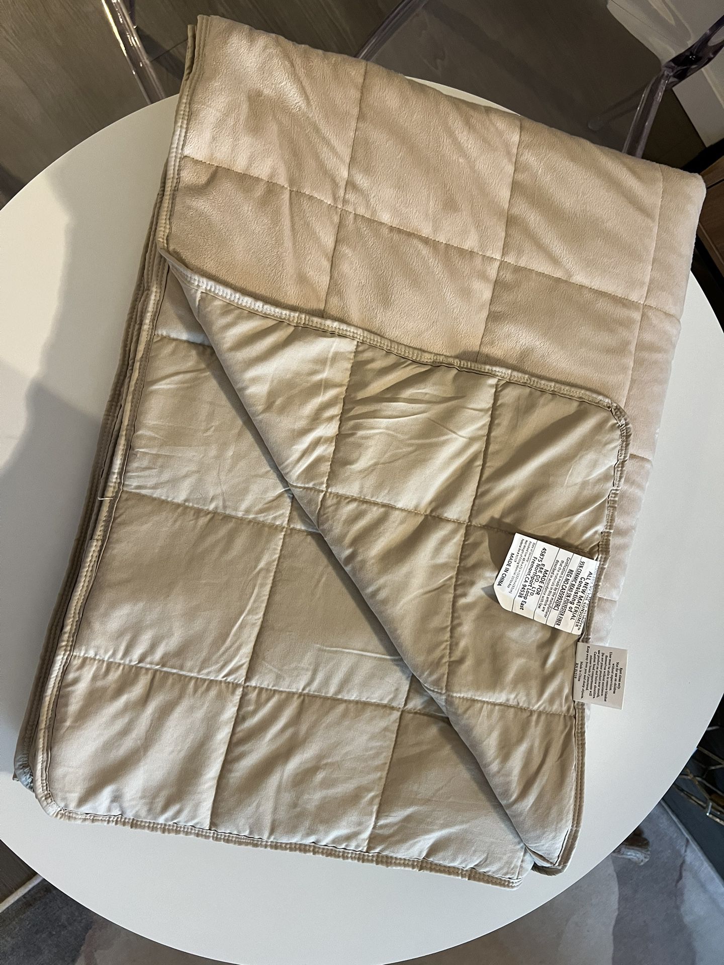 Sleep Philosophy 10 lb weighted blanket - only used once and in brand new condition!