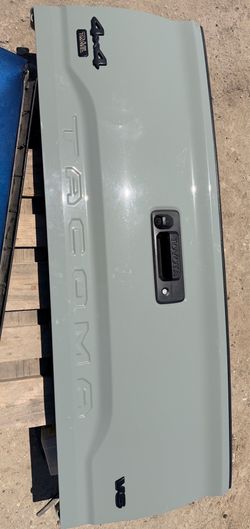 Toyota Tacoma 2016-2023 tailgate