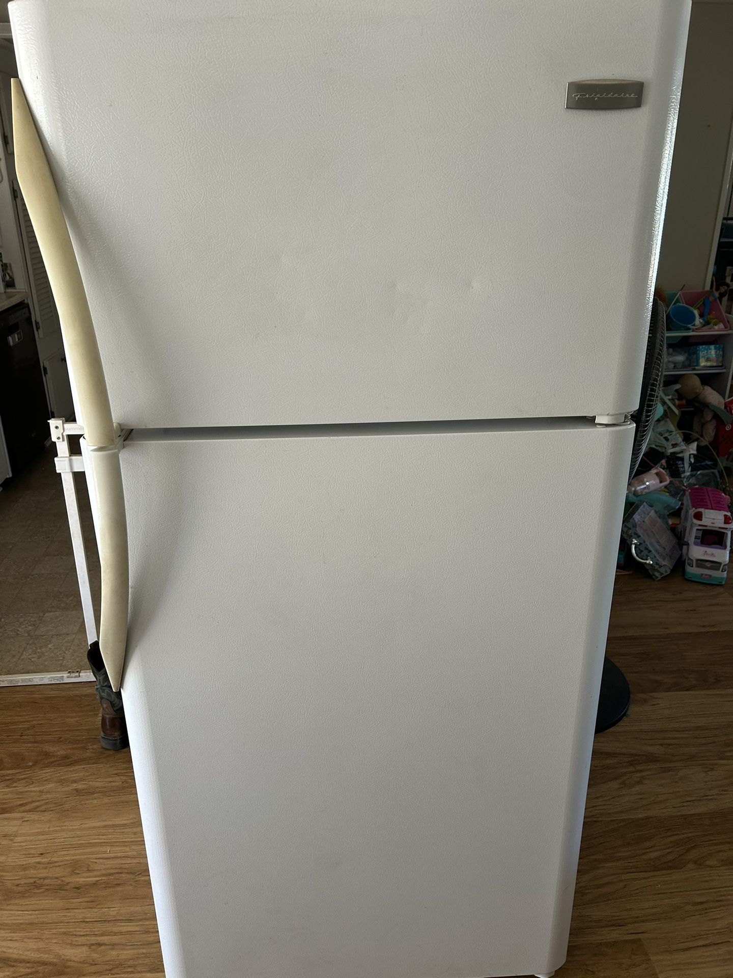 WORKING REFRIGERATOR