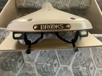 Brooks B17