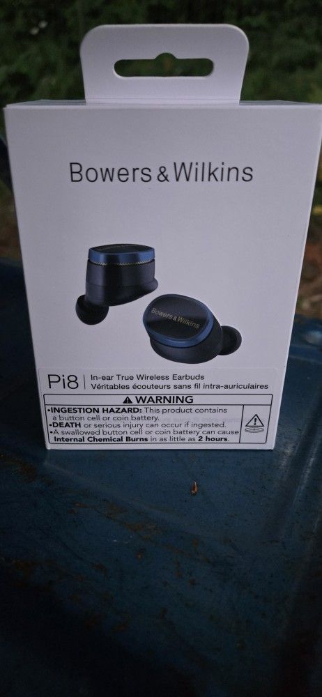 Brand New Bowers And Wilkins Pi8 Earbuds
