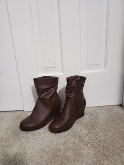 Women's 7.5 Brown Boots