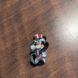 Disney Parks Patriotic Mickey Mouse Red White Blue  Top Hat Trading Pin