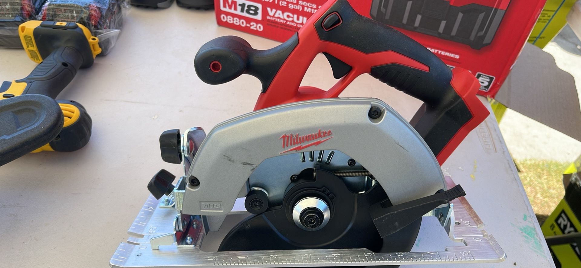 Milwaukee M18 Circular Saw 6-1/2”