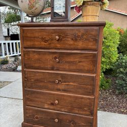 Solid Wood 5 Drawer Dresser Chest of Drawers Furniture Great Condition 