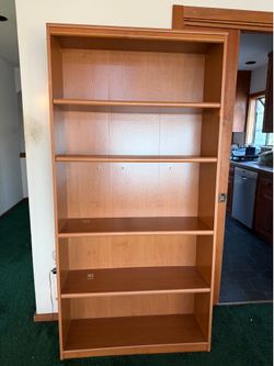 Tall 5-Shelf Wooden Bookcase / Bookshelf - Excellent Co