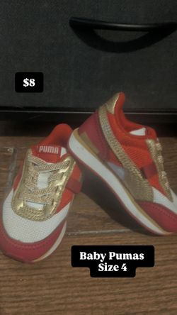 5 pairs of baby shoes