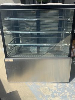 Commercial Refrigerated Bakery Display Case