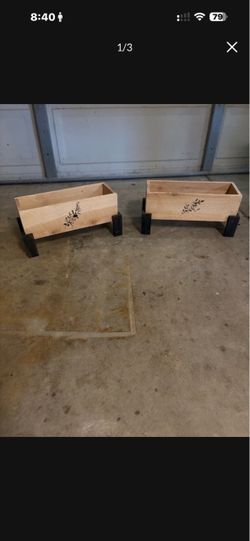 Set of two cedar planters