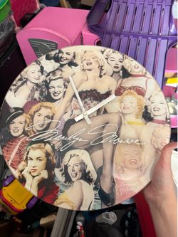 Marilyn Monroe clock