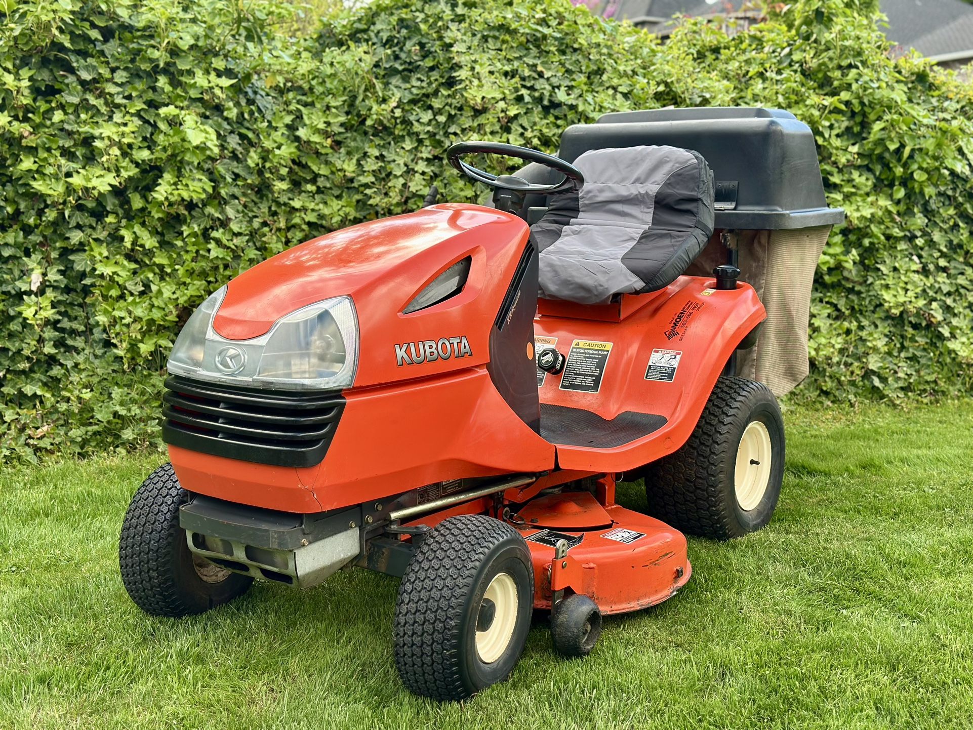 Kubota T1570 Riding Mower - 40” Deck + Bagger - Serviced