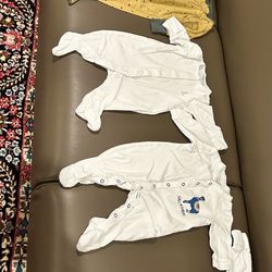 11 pieces of newborn baby clothes, newborn bathtub
