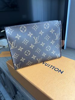 Authentic Louis Vuitton Nautical Toiletry On Chain 2023 for Sale in San  Diego, CA - OfferUp