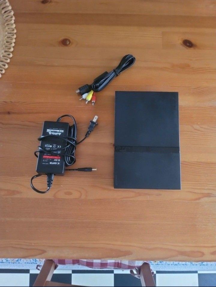 PS2 Slim + Cables