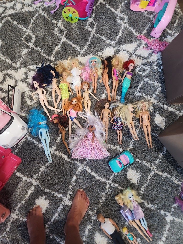 16 Dolls