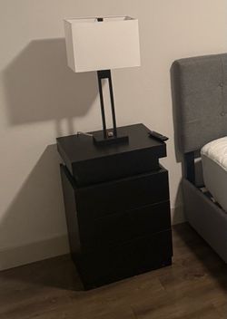 Black Nightstand & Lamp - Great Condition