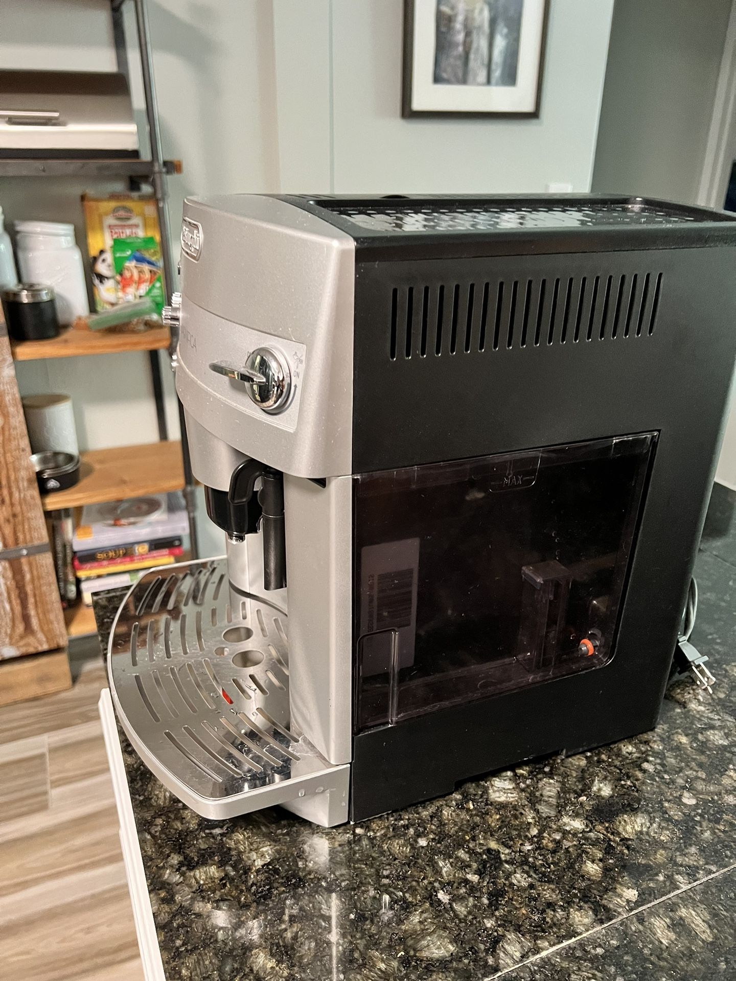 DeLonghi, Magnifica for Sale in Portland, OR OfferUp