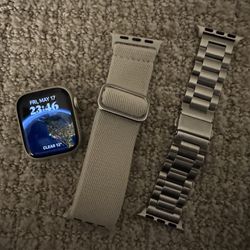 Apple Watch Series 9 + Unused Bands