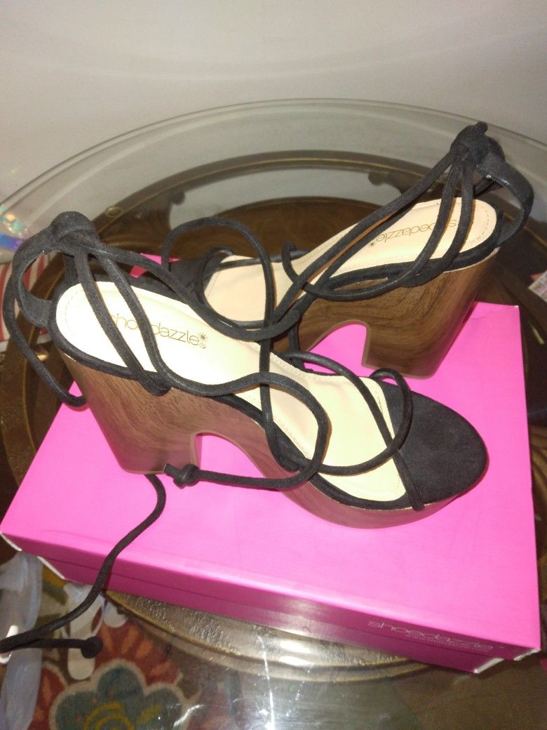 Shoe Dazzle Black & Brown Wedge Size 7.5