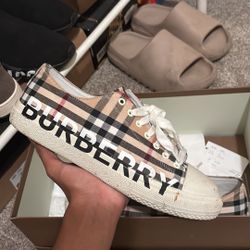 Burberry Low tops 