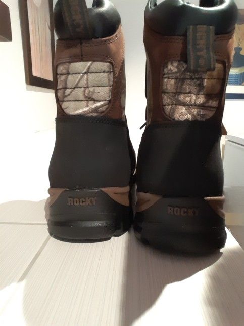 Botas rocky Men Waterproof Camo Size 10$60
