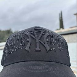 31 Hats Crystal Black 100% original & brand new