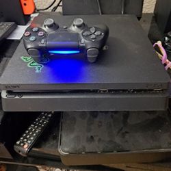 Ps4 With Games And Controller 