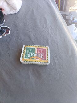 2. P.ack bicycle playing cards with case for free