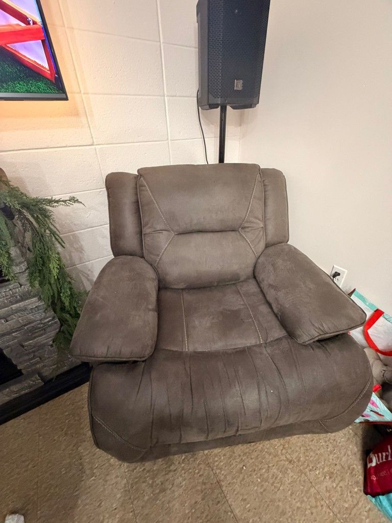 Living Room Recliners 