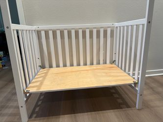 White Wood Baby Crib with Mattress Board