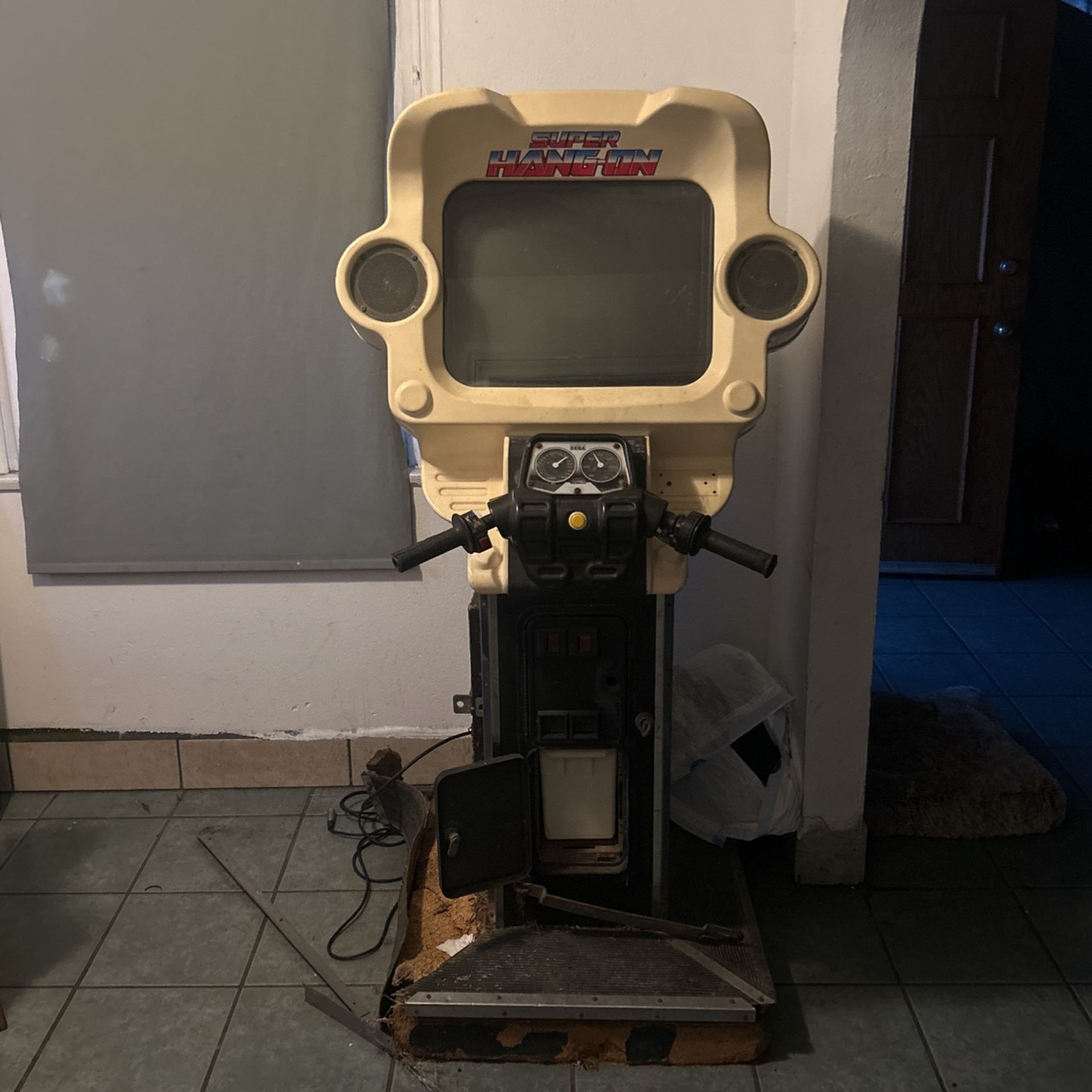 1987 super hang on sega arcade cabinet