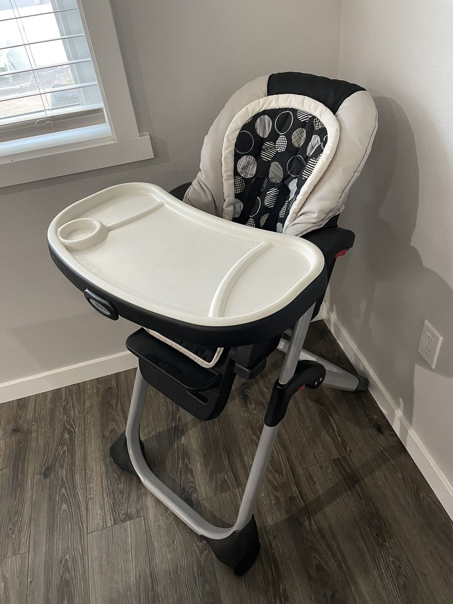 Graco DuoDiner LX Infant-to-Toddler High Chair & Booster Seat